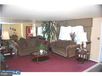601 Cheyney Road Springfield, PA 19064 - Photo 2 of 9 Living Room