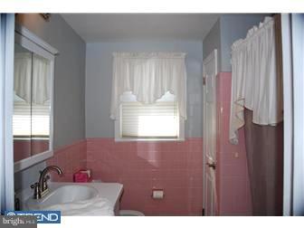 601 Cheyney Road Springfield, PA 19064 - Photo 8 of 9 Bathroom