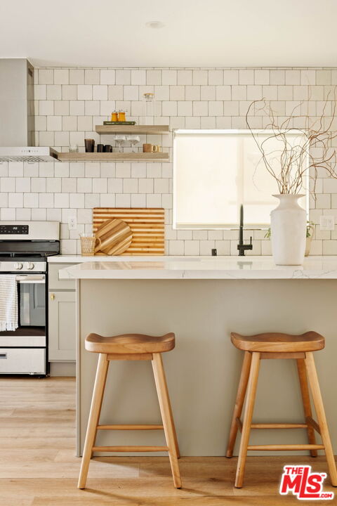 2831 South Corning Street Los Angeles, CA 90034 - Photo 13 of 41 a view of washer and dryer
