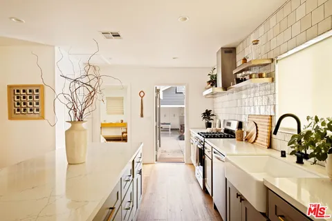 $1,549,000 | 2831 South Corning Street, Los Angeles, CA 90034