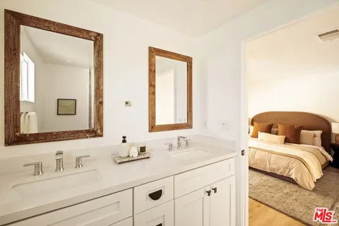 $1,549,000 | 2831 South Corning Street, Los Angeles, CA 90034