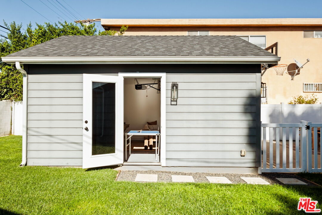 2831 South Corning Street Los Angeles, CA 90034 - Photo 39 of 41 a view of a entryway front of a house