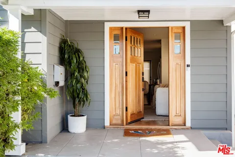 $1,549,000 | 2831 South Corning Street, Los Angeles, CA 90034