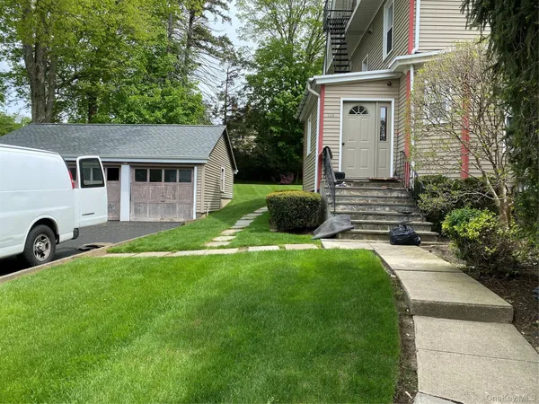 $3,400 | 129 Washington Avenue, Unit 1 SIDE, Pleasantville, NY 10570