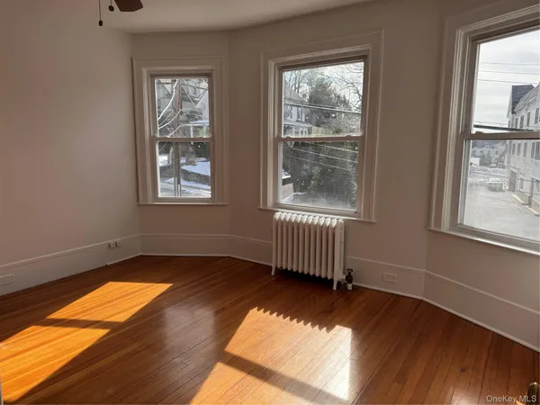 $3,400 | 129 Washington Avenue, Unit 1 SIDE, Pleasantville, NY 10570