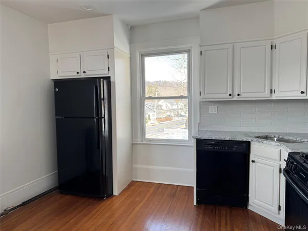 $3,700 | 129 Washington Avenue, Unit 1 SIDE, Pleasantville, NY 10570