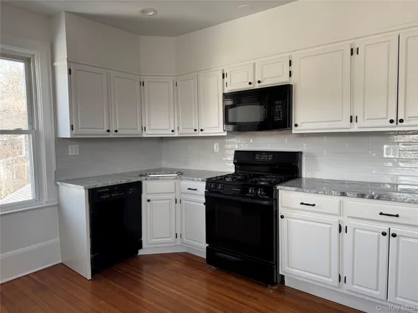 $3,700 | 129 Washington Avenue, Unit 1 SIDE, Pleasantville, NY 10570