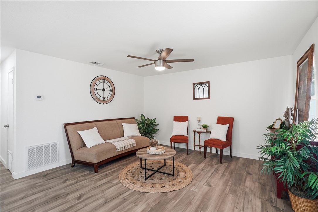 109 Dewey Avenue Alice, TX 78332 - Photo 5 of 28