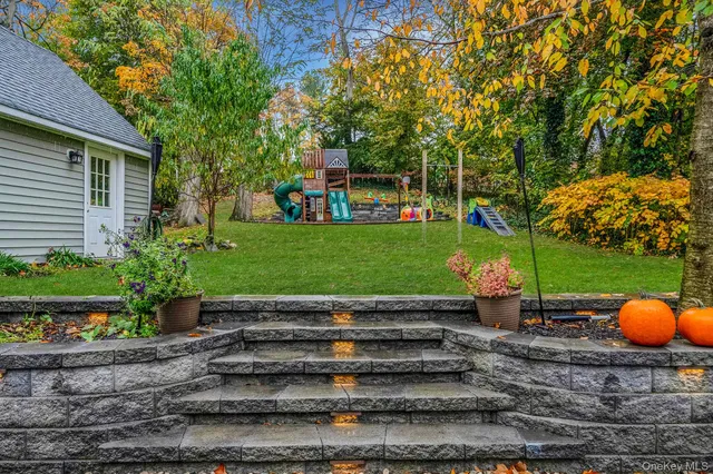 a view of outdoor space yard and porch