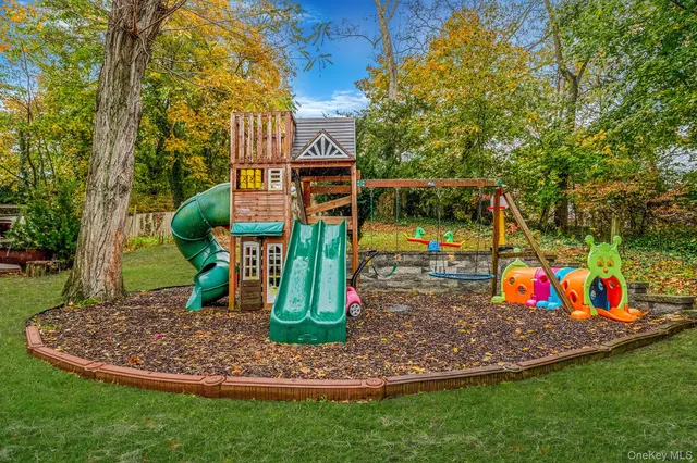 a view of a house with a big yard