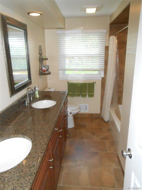 5779 Beechview Drive Rochester, MI 48306 - Photo 24 of 25 Main Bath.JPG
