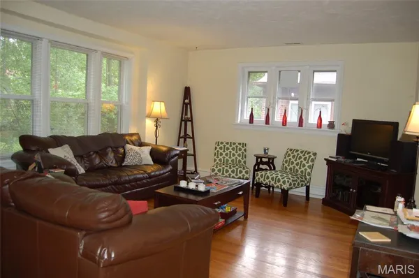 $489,000 | 7359 Amherst Avenue, University City, MO 63130