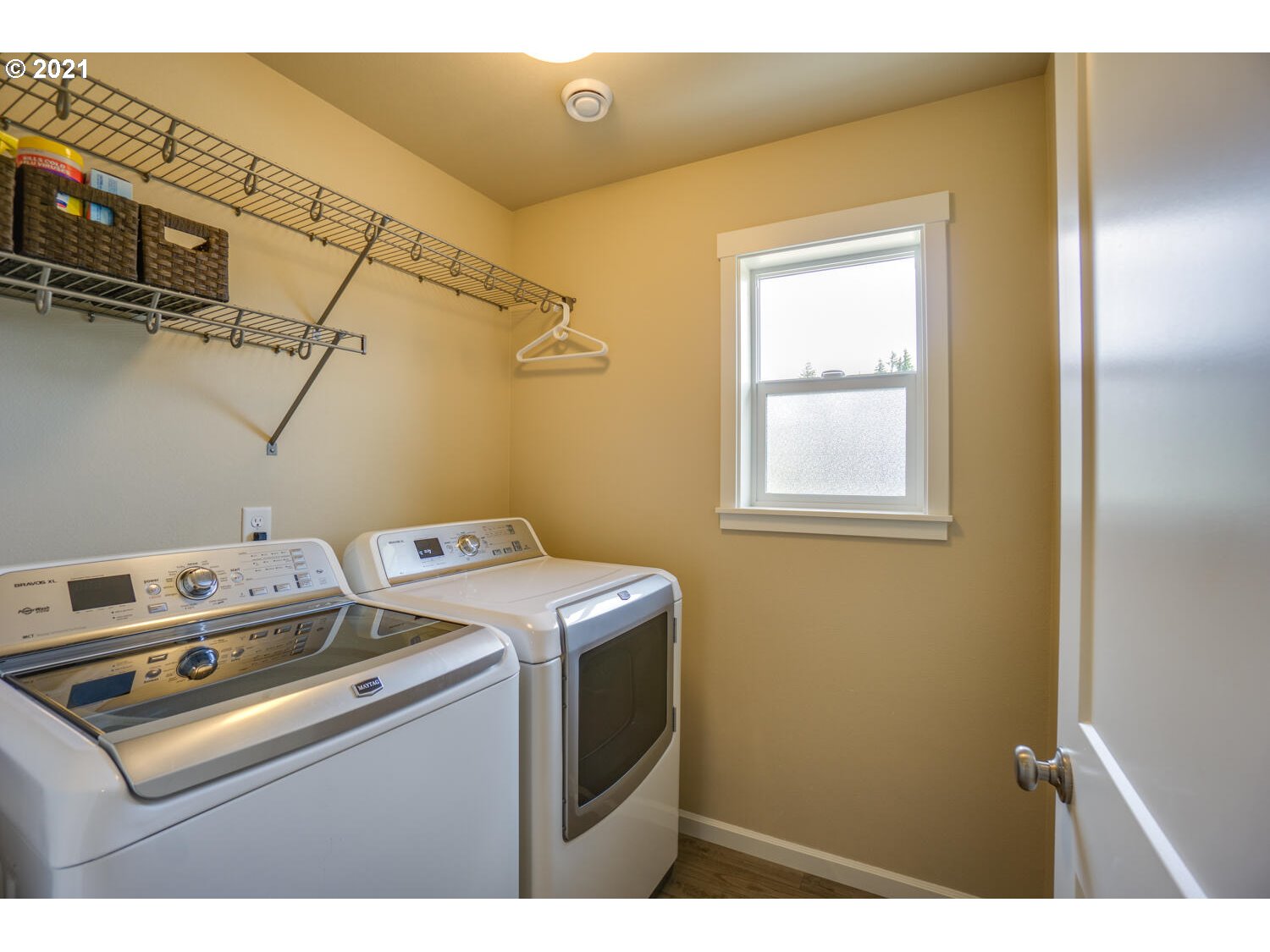 4639 North Noble Loop Ridgefield, WA 98642 - Photo 23 of 32 a utility room with dryer and washer