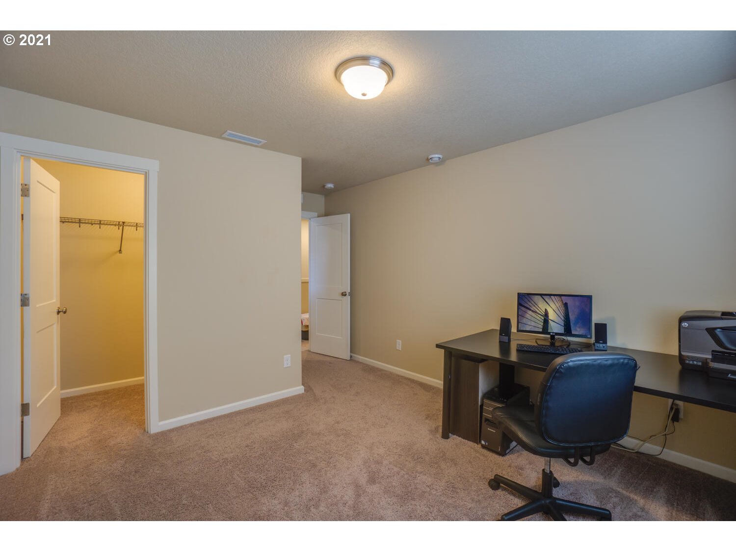 4639 North Noble Loop Ridgefield, WA 98642 - Photo 24 of 32 a workspace with furniture