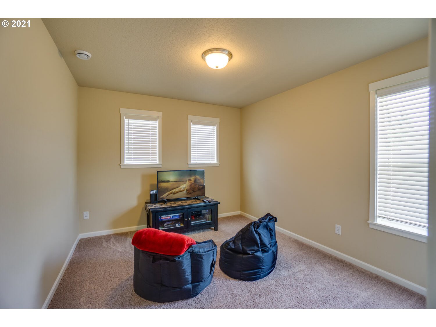 4639 North Noble Loop Ridgefield, WA 98642 - Photo 25 of 32 a living room with furniture and a window