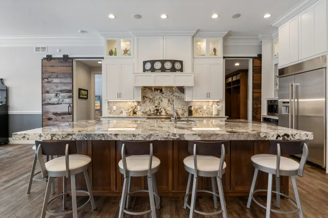 $1,600,000 | 5901 Drake Drive, Maple Plain, MN 55359