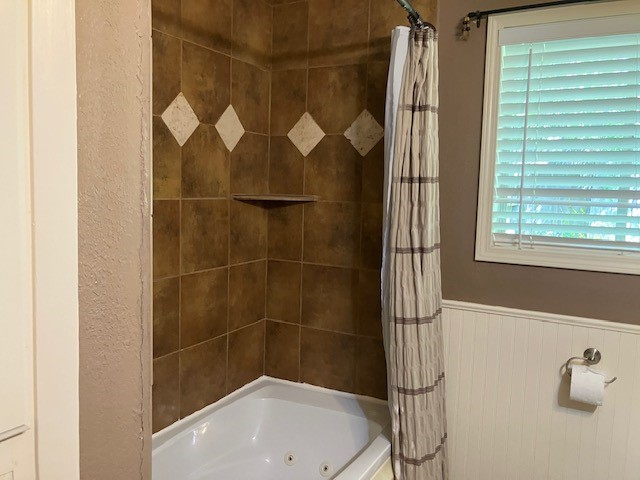 407 Wilson Road Conroe, TX 77301 - Photo 20 of 24 Tiled tub/shower in the guest bath.
