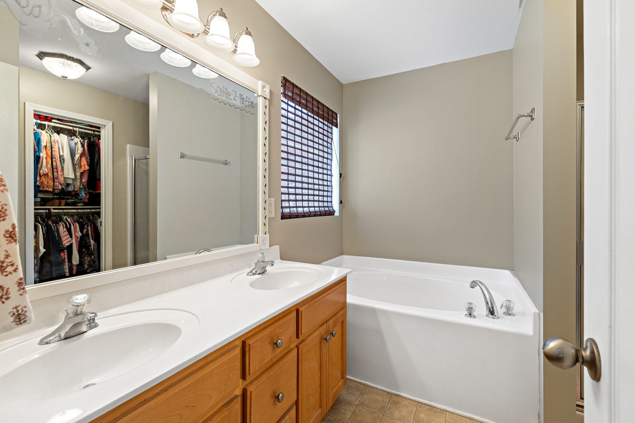 944 Pebble Beach Circle Mount Juliet, TN 37122 - Photo 9 of 19 a bathroom with a bathtub and a sink