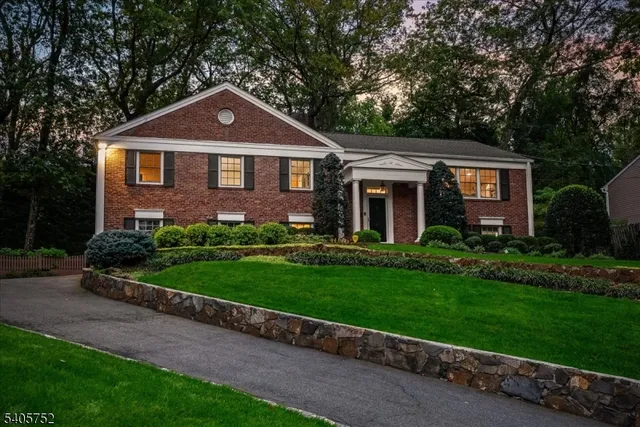 $1,525,000 | 16 Little Wolf Road, Summit, NJ 07901