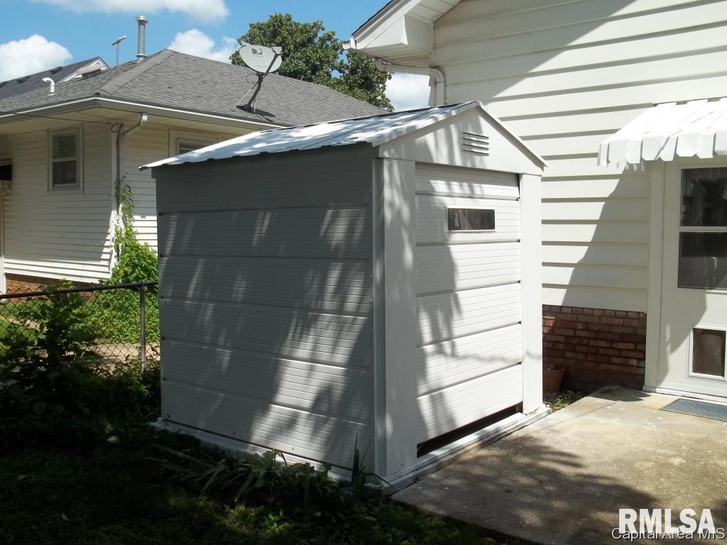 2045 North 8th Street Springfield, IL 62702 - Photo 19 of 22