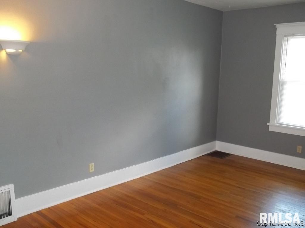 2045 North 8th Street Springfield, IL 62702 - Photo 4 of 22