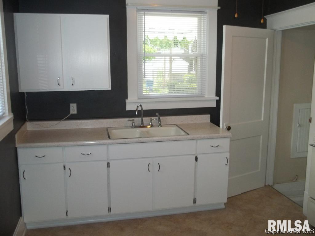 2045 North 8th Street Springfield, IL 62702 - Photo 6 of 22