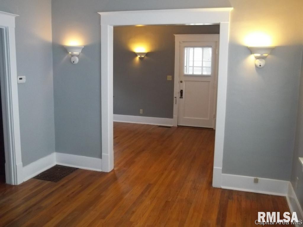 2045 North 8th Street Springfield, IL 62702 - Photo 8 of 22