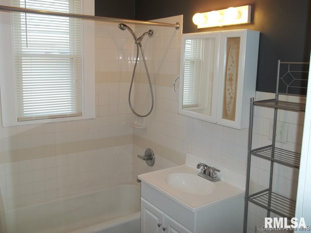 2045 North 8th Street Springfield, IL 62702 - Photo 10 of 22