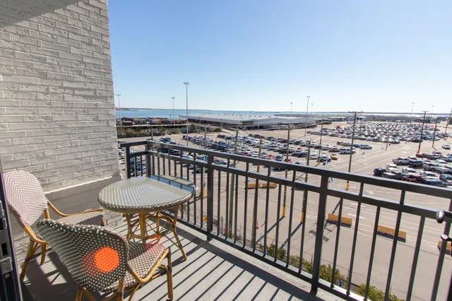 $5,300 | 5 Gadsdenboro Street, Unit 505, Charleston, SC 29401