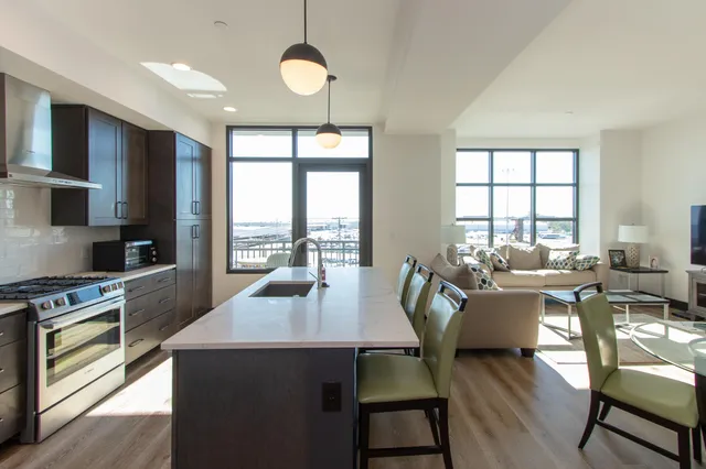 $5,300 | 5 Gadsdenboro Street, Unit 505, Charleston, SC 29401