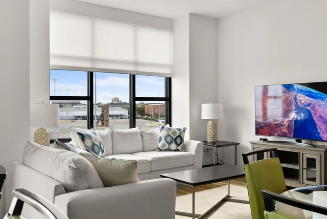 $5,300 | 5 Gadsdenboro Street, Unit 505, Charleston, SC 29401