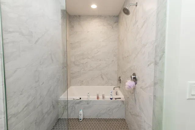 $5,300 | 5 Gadsdenboro Street, Unit 505, Charleston, SC 29401