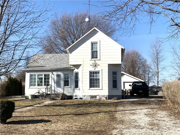 $79,900 | 203 Mary Avenue, Rosamond, IL 62083
