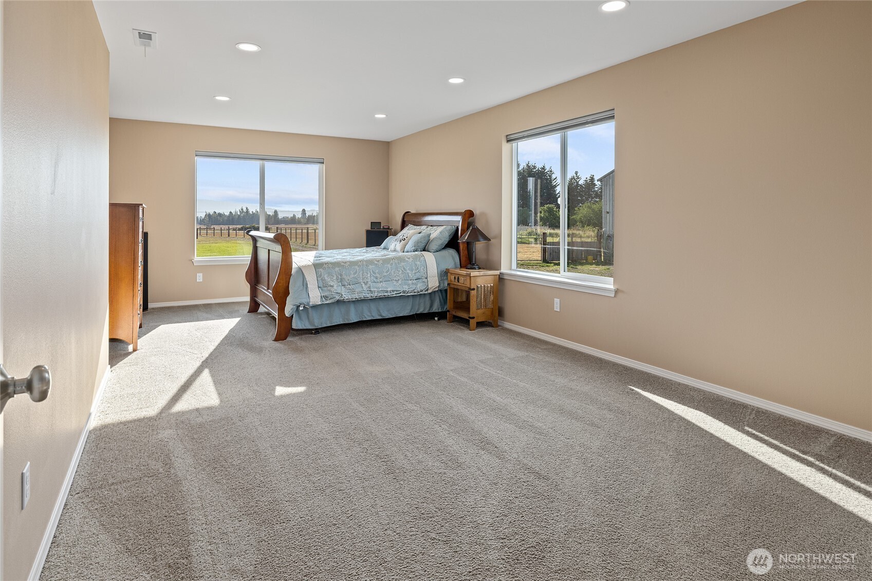 491 Pease Road Cle Elum, WA 98922 - Photo 18 of 38 a living room with furniture and a window