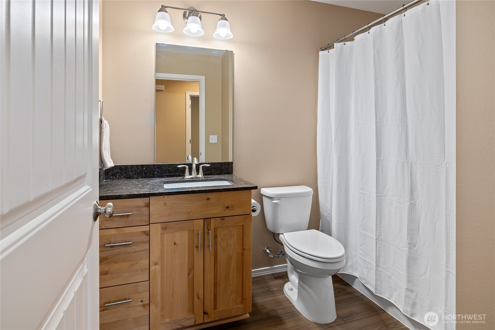 491 Pease Road Cle Elum, WA 98922 - Photo 24 of 38 a bathroom with a toilet a sink and a mirror