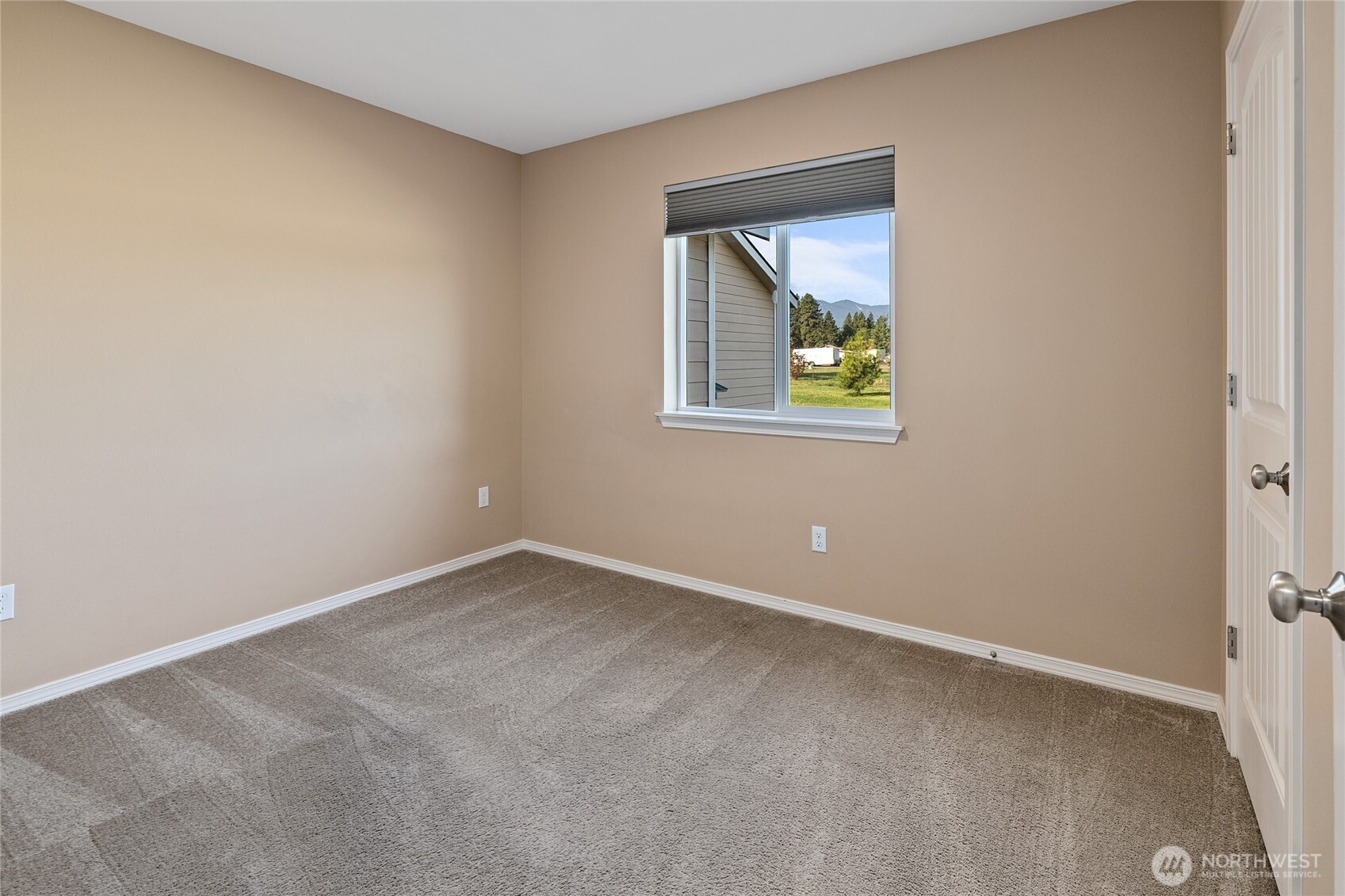491 Pease Road Cle Elum, WA 98922 - Photo 25 of 38 a view of an empty room with a window