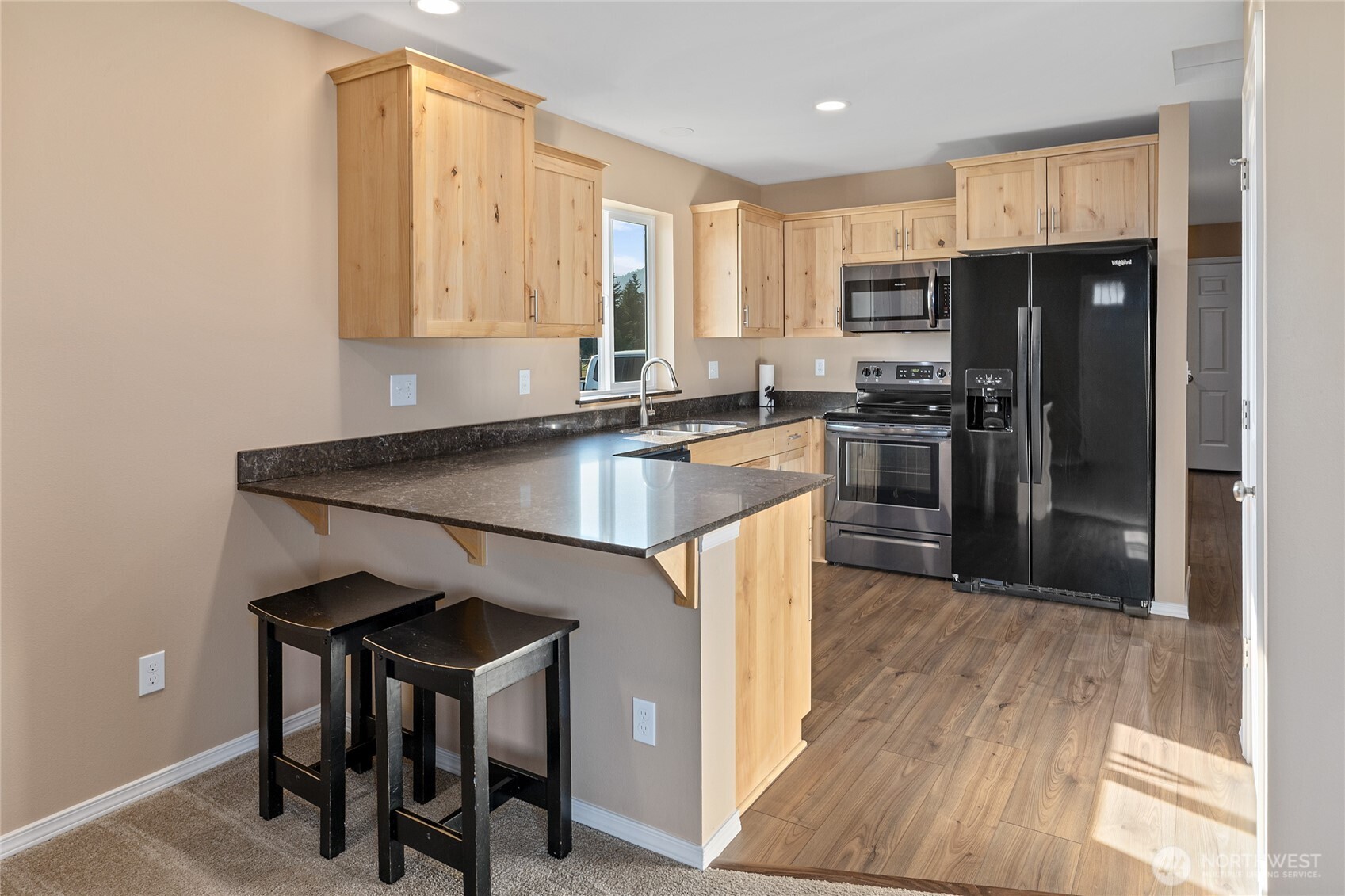 491 Pease Road Cle Elum, WA 98922 - Photo 28 of 38 a kitchen with granite countertop a refrigerator stove top oven and sink