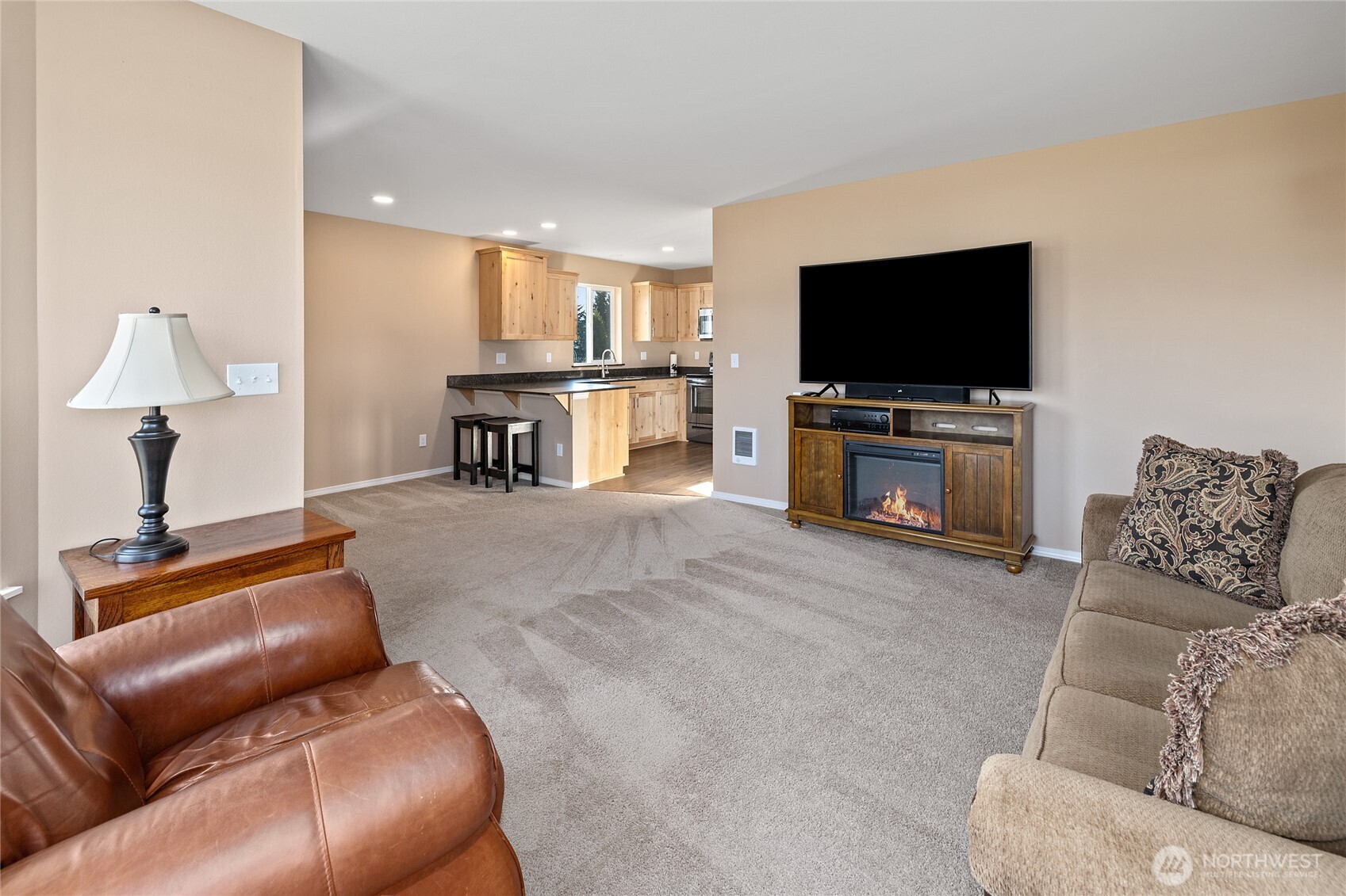 491 Pease Road Cle Elum, WA 98922 - Photo 29 of 38 a living room with furniture and a flat screen tv