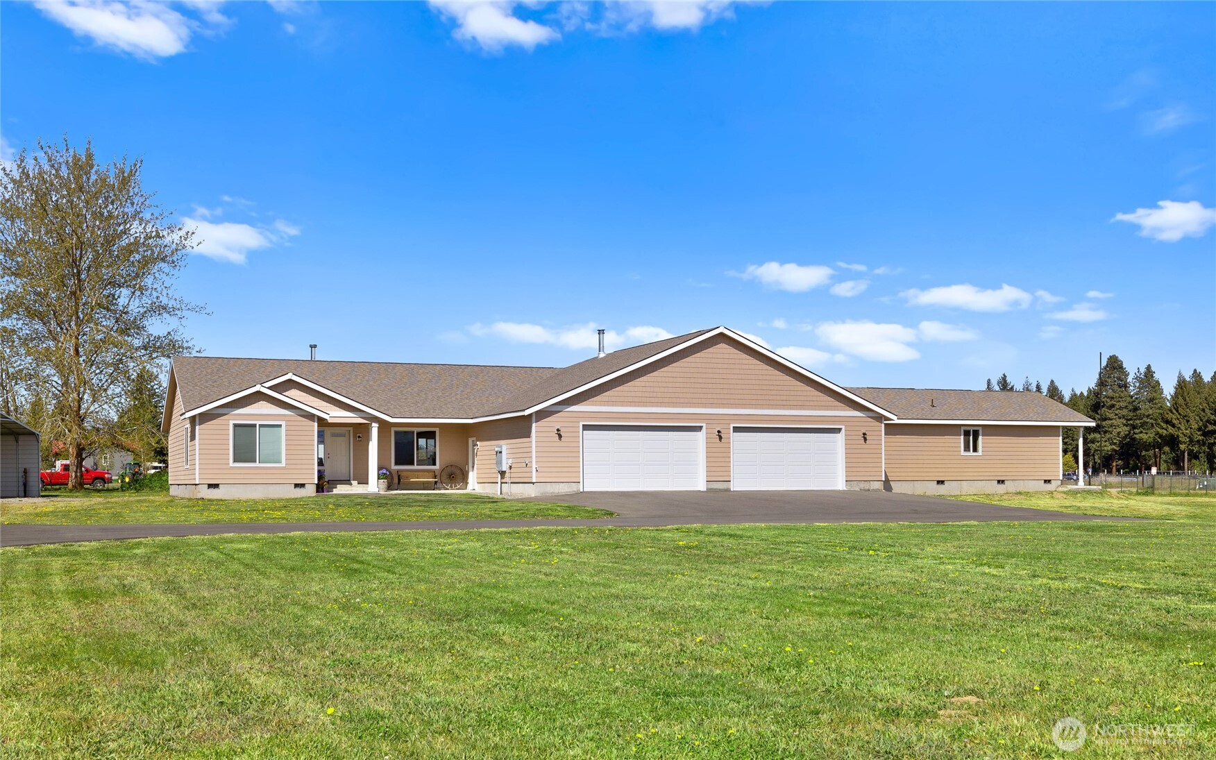 491 Pease Road Cle Elum, WA 98922 - Photo 3 of 38 a house view with a garden space