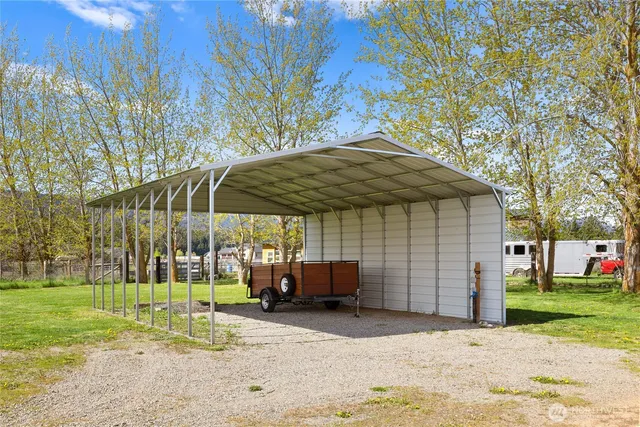 a view of a house with backyard and sitting area