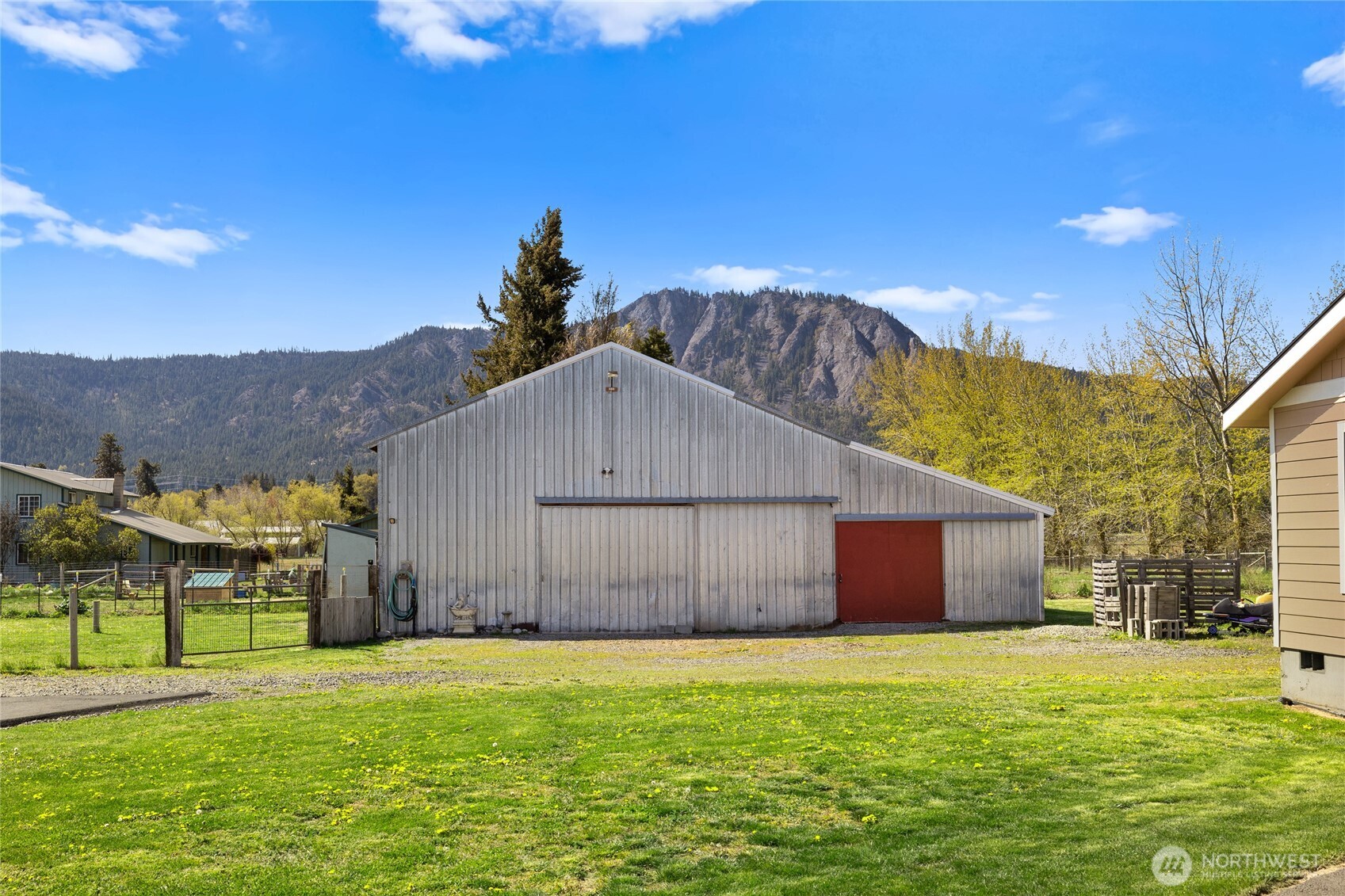 491 Pease Road Cle Elum, WA 98922 - Photo 33 of 38 a house view with a garden space