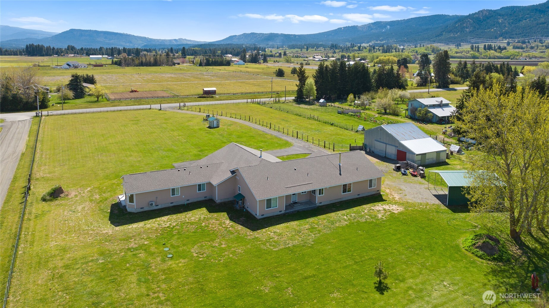 491 Pease Road Cle Elum, WA 98922 - Photo 38 of 38 a aerial view of a house with a lake view