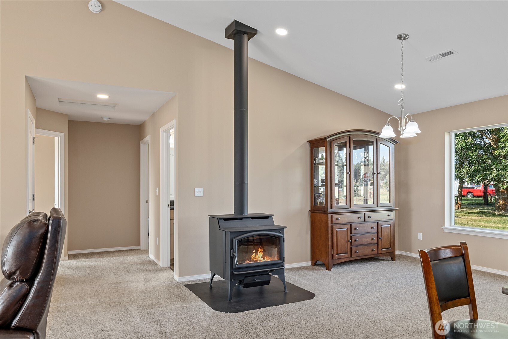 491 Pease Road Cle Elum, WA 98922 - Photo 5 of 38 a living room with furniture and a fireplace