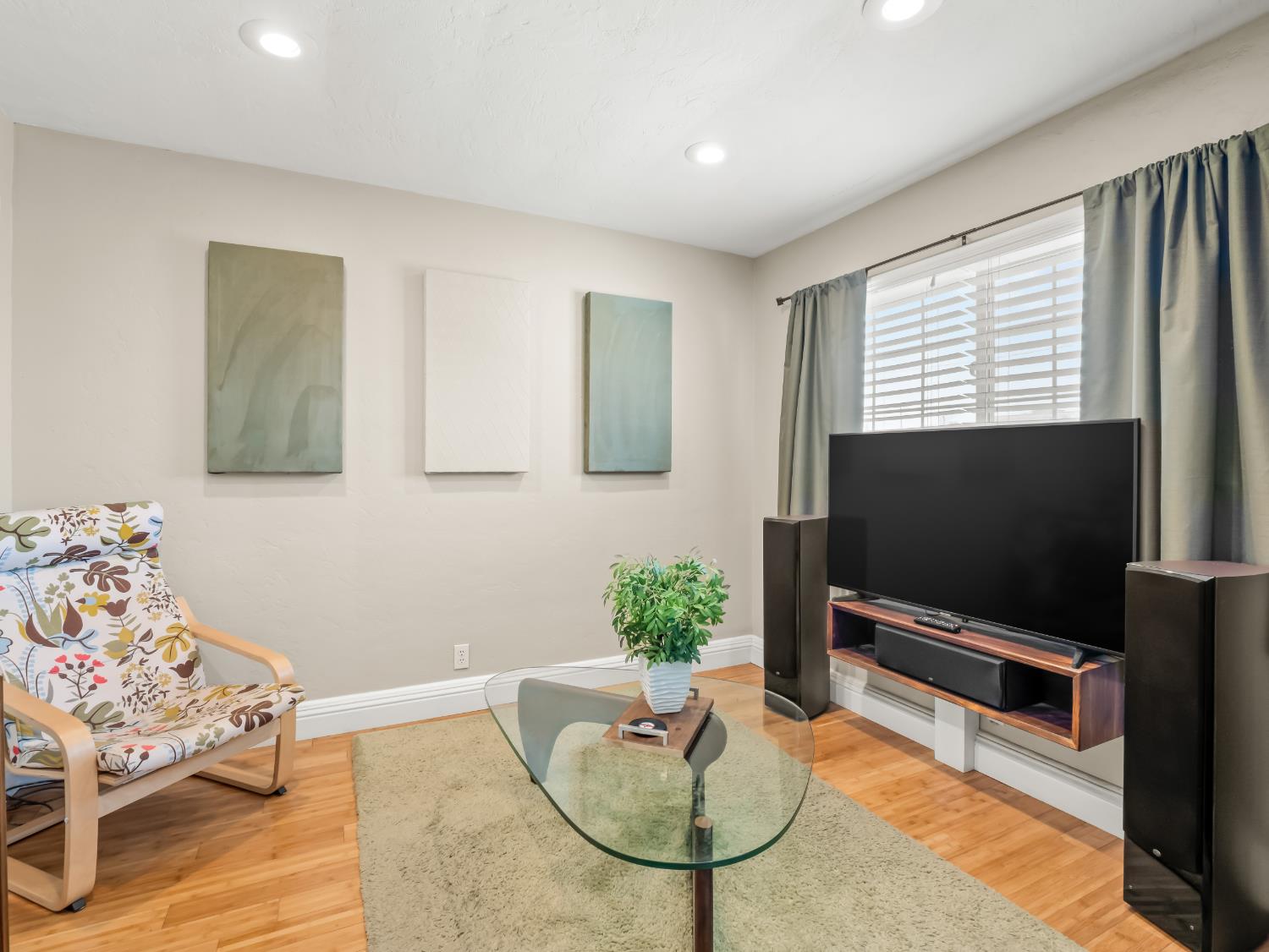 2980 Olive Street Selma, CA 93662 - Photo 16 of 35 Den / Study