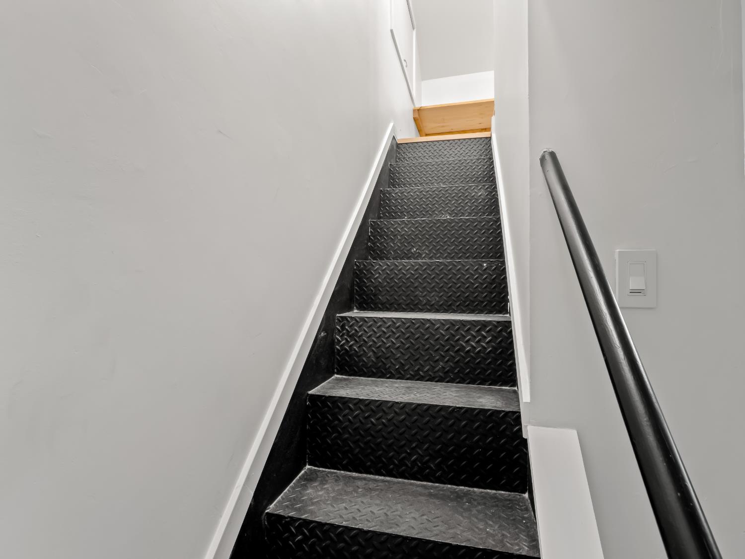 2980 Olive Street Selma, CA 93662 - Photo 28 of 35 Stairs to Attic Closet / Storage space