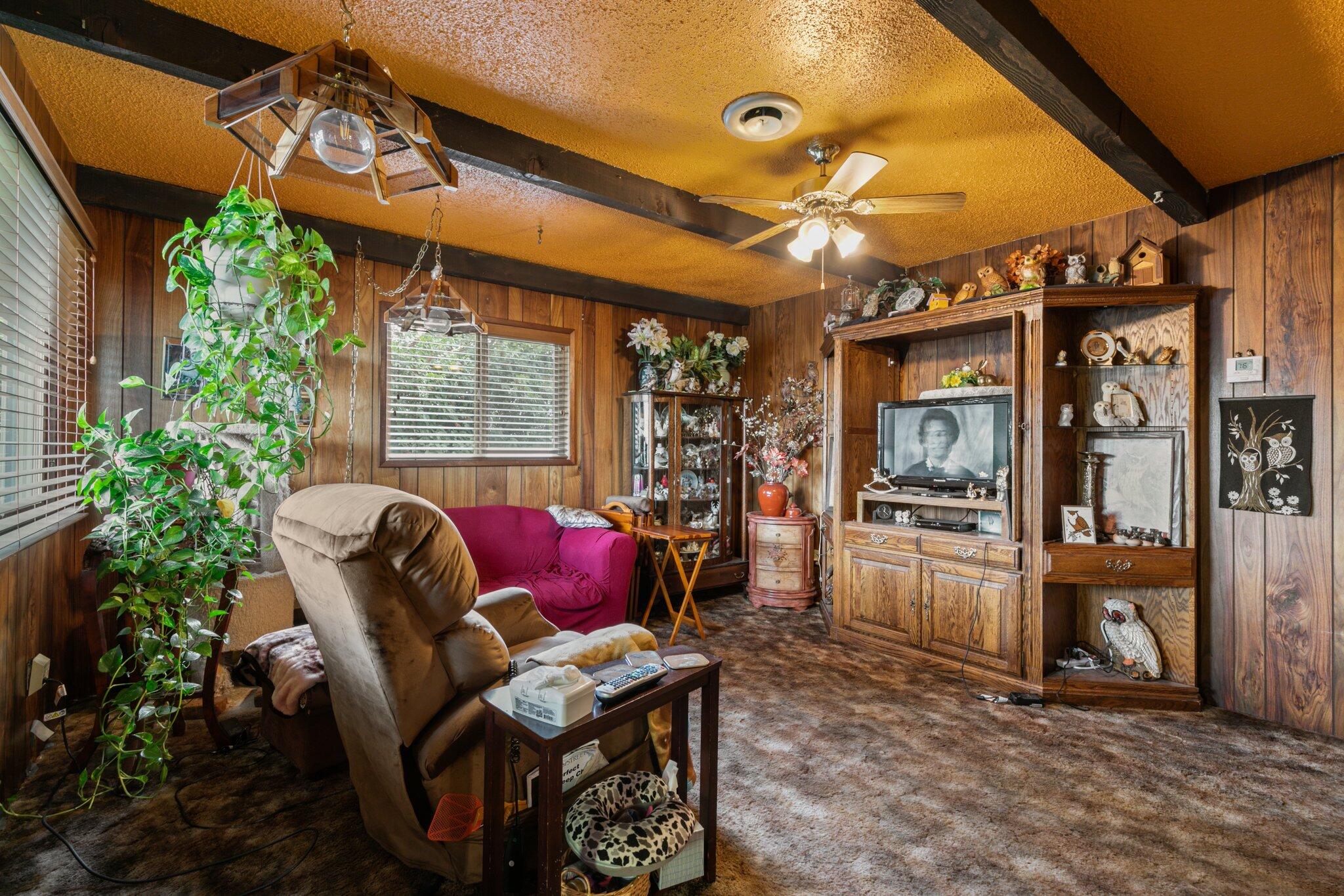 966 Gilman Road Medford, OR 97504 - Photo 11 of 30 a outdoor living space with furniture and garden view