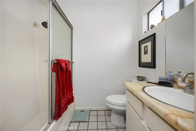 $400,000 | 2150 Ohio Avenue, Unit E, Signal Hill, CA 90755