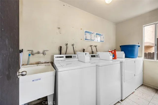 $400,000 | 2150 Ohio Avenue, Unit E, Signal Hill, CA 90755