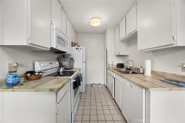 $400,000 | 2150 Ohio Avenue, Unit E, Signal Hill, CA 90755