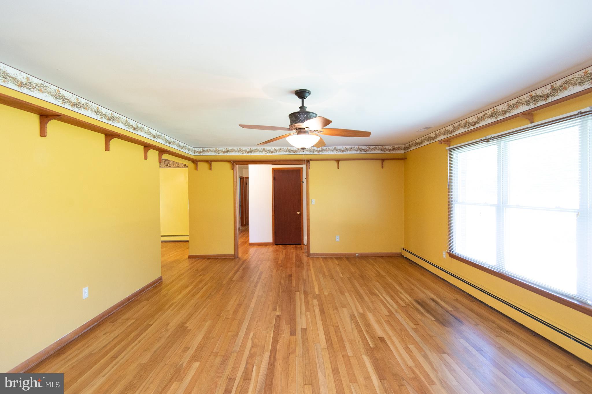 1013 Hudson Road Cambridge, MD 21613 - Photo 17 of 45 15' x 21' Living Room